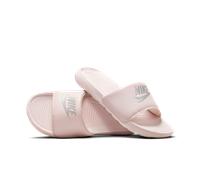 Claquette Nike Victori One pour femme Barely Rose/Barely Rose/Metallic Silver 40.5