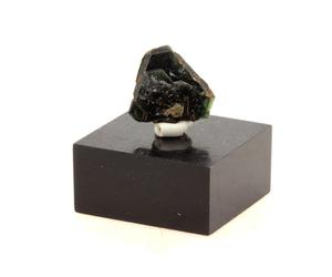 Clinochlore. 1.96 Ct. Rocher De Farinole, Olmeta-Di-Capocorso, Haute-Corse, France.