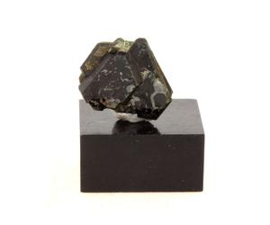 Clinochlore. 4.36 Ct. Rocher De Farinole, Olmeta-Di-Capocorso, Haute-Corse, France.