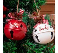 Cloches de Noël personnalisées avec nom, 7,9 cm, décorations de sapin de Noël en métal avec feuilles de houx artificielles, baies, nœud décoratif (flocons de neige rouges)