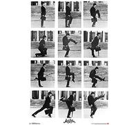 Close Up Poster Monty Python - Silly Walks (55,5cm x 86,5cm) + Un Poster Bora Bora en Cadeau!