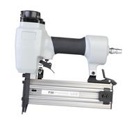 Cloueur, Pistolet À Clous Pneumatique De Finition D'air De L'industrie F50 For Le Charpentier Avec Le Marteau Et Le Mètre