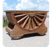 Coffre en teck massif de ferme | Flores | style campagnard avec vieille roue de chariot