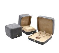 Coffret à bijoux en imitation daim avec fermoir en métal, boîte à alliances, organiseur de broches, étui de rangement for boucles d'oreilles, pendentifs et bracelets Emballage cadeau