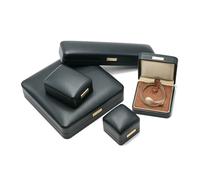 Coffret à bijoux en similicuir bleu foncé, 5 pièces, organiseur de rangement de luxe avec doublure en flanelle for bagues, boucles d'oreilles et pendentifs. Emballage cadeau
