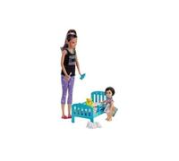 Barbie Famille Coffret Heure du Coucher avec poupée Skipper Baby-Sitter, Figurine Petite Fille Brune, Un lit et Accessoires, Jouet pour Enfant, GHV88