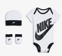 Coffret Cadeau Bébé Nike Ensemble vêtement Body Bonnet et Chaussons Blanc et Swoosh Noir de 0-6 mois