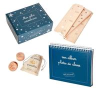 Coffret cadeau enfant : boite cadeau contenant album photos de classe, toise en bois et boites à dents de lait.