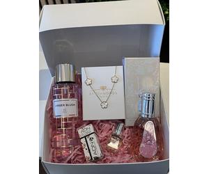 Coffret cadeau FEMME parfait pour offrir, idée cadeau Noël SAINT VALENTIN, 1 parfum yara rose+ 1 brume parfumée + un collier en acier inoxydable+ 1 roll on (musc 5ML)