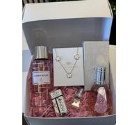 Coffret cadeau FEMME parfait pour offrir, idée cadeau SAINT VALENTIN, 1 parfum yara rose+ 1 brume parfumée + un collier en acier inoxydable+ 1 roll on (musc 5ML)