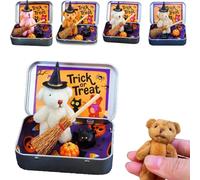 Coffret Cadeau Halloween Ours avec Chapeau de Sorcier. Ces oursons Miniatures coiffés de Chapeaux sont présentés dans des Coffrets Cadeaux et Constituent Un Cadeau Surprise pour Vos Proches.
