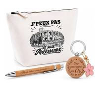 Coffret Cadeau J’Peux Pas Je suis Arlésienne | Trousse Coton, Stylo Bambou Gravé et Porte-Clés Bois | 3 Pièces Prêtes à Offrir | Remerciement Anniversaire Noël