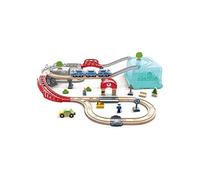 Jouet Hape Ensemble Circuit Train, Grue et Seau de Rangement - 48 Pièces Train, Locomotive, Gare, Voitures, Personnages - Jeu Educatif Enfant de 3 Ans et Plus - Compatible Marques Traditionnelles