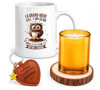 Coffret Mug La Grand-Mère elle a un grain mais c'est pour ça qu'on l'adore | Mug Céramique 330 ml, Bougie en Verre, Dessous de Verre Bois, Porte-Clés Cœur | 4 Pièces | Cadeau Anniversaire Noël