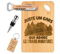 Coffret Planche Apéro Un Gars qui Adore les Trains Miniatures | Bambou Gravé, Tire-Bouchon, Bouchon à Vin, Porte-Clés | 4 Pièces | Cadeau Passionné Anniversaire Noël
