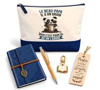 Coffret Pochette Le Beau-Papa il a un grain mais c'est pour ça qu'on l'adore | Pochette Coton, Carnet Similicuir, Stylo Bambou, Marque-Page Bois, Porte-Clés Livre | 5 Pièces | Cadeau Anniversaire Noël