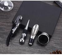 Coffret Sommelier Bouteille de vin Set d'Accessoires à Vin en Acier Inoxydable avec Tire-Bouchon, Bouchon et Verseur et collerette Anti-Goutte, 14 cm x 16 cm, Boîte idée Cadeau Homme Amateur de vin