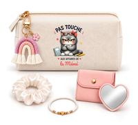 Coffret Trousse Pas Touche aux Affaires de la Mémé | Trousse Coton, Miroir de Poche Cœur, Porte-Clés Arc-en-Ciel, Bracelet, Chouchou Satin | 5 Pièces | Cadeau Anniversaire Noël