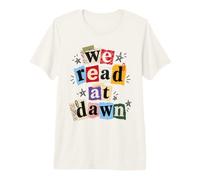 Collage d'art We Read At Dawn pour Amoureux du Livre T-Shirt Haut de Gamme