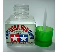 Colle extra-fluide - Tamiya - 87038 - 40 ml - Précision - Applicateur pointu