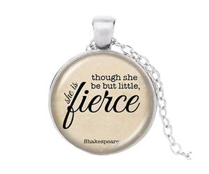 Collier avec citation Shakespeare « Though She Be But Little She Is Fierce », nan