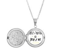 Collier avec médaillon avec citation « All I Need Is You And Me »