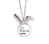 Collier avec pendentif en forme de lapin avec citation inspirante sur la peur par George Addair