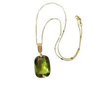 Collier avec zultanite changeant de couleur, pierre turque taille coussin | Diaspore turque créée ; coupe coussin à facettes de 18 x 25 mm ; rose à olive ; style unisexe ; comprend une boîte de