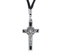 Collier catholique et religieux - Pendentif médaille exorcisme de Saint Benoît sur cordon Matériau : taille filaire : 3,8 cm H. Les catholiques laïques ne sont pas autorisés à effectuer des exorcismes, mais ils peuvent utiliser la médaille de Saint Benoît, l'eau Sainte, le Crucifix et d'autres Sacramentaux pour éloigner le mal.