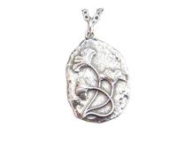 Collier en argent sterling 925 avec fossile de crinoïde. Petit pendentif représentant une vie marine ancienne. Breloque rustique en forme de nénuphar. Échinodermes. Cadeau pour biologiste