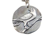 Collier faucon en argent sterling 925. Petit oiseau de proie, cadeau de fin d'études, breloque rustique, symbole de sagesse, de vision et de force | avec chaîne de 45 cm | plaqué argent | L_PN_0586