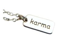 Collier Karma en argent sterling 925. Bijou inspirant. Citation inspirante et affirmation de devise. Petit pendentif simple. Breloque « yogi yoga » | Chaîne de 45 cm | Plaqué argent | L_PN_0005