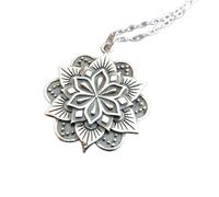 Collier mandala multicouche en argent sterling 925. Petit pendentif transformateur. Un véritable bijou de soi. Bijou bohème zen. Cadeau de yoga spirituel | Avec chaîne de 45 cm | Plaqué argent |