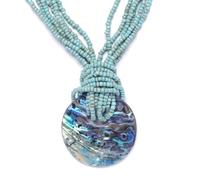 Collier Multi-Rangs de Perles de rocaille Turquoise avec Pendentif Rond en Coquillage d'ormeau - Grand Pendentif Disque Bleu pour Femme - Collier bohème en Perles de Pierres précieuses 51 cm -