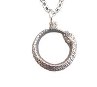 Collier ouroboros en argent sterling 925, petit cercle, serpent dragon mordant la queue, bijou délicat et raffiné symbolisant l'espoir infini et l'univers|Chaîne de 45 cm|Plaqué argent|LK_PNK_3076