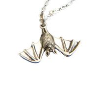 Collier pendentif chauve-souris en argent sterling 925, petit pendentif réaliste représentant un animal à l'envers, symbole de renaissance et de réincarnation|Chaîne de 45 cm|Plaqué argent|LK_PNK_2888