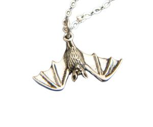 Collier pendentif chauve-souris en argent sterling 925, petit pendentif réaliste représentant un animal à l'envers, symbole de renaissance et de réincarnation|Chaîne de 45 cm|Plaqué argent|LK_PNK_2888