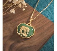 Collier Pendentif éléphant en Jade avec breloque en plaqué Or 18 carats et Pierres précieuses rétro