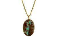 Collier pendentif ovale en laiton avec pierre turquoise « La Belle au Bois Dormant » et chaîne forçat. Bijou fait main symbole de calme et de paix | LK_SGMP_0263