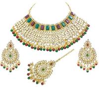 Collier ras du cou indien traditionnel en alliage plaqué or avec pierres Kundan et boucles d'oreilles Maangtikka, sans type de métal, pas de pierre précieuse