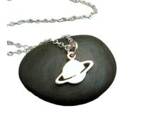 Collier Saturne en argent sterling 925. Petite planète avec pendentif anneau. Bijou délicat et original sur le thème de l'espace, de la science et de l'astronomie|Chaîne de 45,7 cm|Plaqué argent|_2702