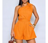 Combinaison courte femme style bohème, nouvelle collection printemps-été, à une épaule, rayures olive, avec nœud, taille ceinturée et poches. Tissu rayé vague de mer pour sauts de pied pour événements