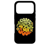 Come & Knock on Our Door Three's Company Groovy Typography Coque pour iPhone 17 Pro