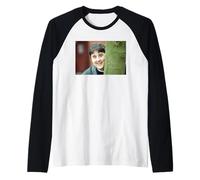 Comédien Peter Kay Peeping from Behind Tree Phoenix Nights Manche Raglan
