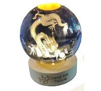 Comme Un Trésor Veilleuse Boule Cristal 3D Dragon 8 cm, LED Teinte Chaude, Socle Bois 6,5 cm, USB 5 V, Lampe Chevet, Décoration Fantasy, Gravure Laser 3D
