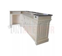 Comptoir de bar d'angle en pin massif 240cm x 140cm avec espace Frigo, retour à gauche - Chester : Finition - Blanc, Plateau - Chêne massif naturel
