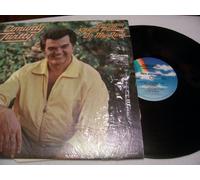 CONWAY TWITTY - georgia keeps pulling on my ring (MCA 2328- LP vinyl record)