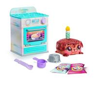 COOKEEZ MAKERY Party Treatz Oven. Prépare Un gâteau d’Anniversaire Tout Doux ! Place la pâte dans Le Four : Une Peluche Chaude, parfumée et Interactive apparaît ! Quelle Surprise Vas-tu créer ?