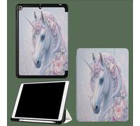 Coque pour iPad 11 génération A16 2025 avec Support Stylet, Support Trifold, Mise en Veille/réveil Automatique, Coque arrière en TPU Flexible Romance Fleurs Chevaux Contes De Fées Animaux-Blanc