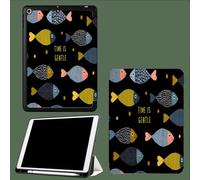 Coque pour iPad Air 13" M3 2025/M2 2024 avec Porte-Crayon, Support à Trois Volets avec Dos en TPU Souple, Veille/réveil Automatique Poisson Dessin Animé Temps Est Doux-Noir
